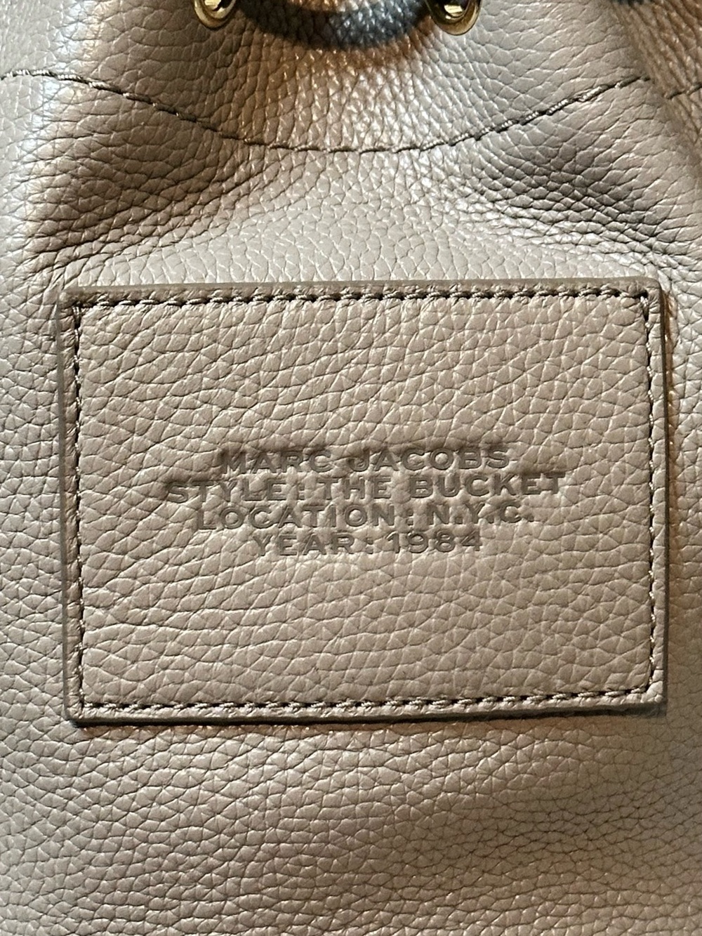 MARC JACOBS The Bucket Bag- Cement - Picture 13 of 16